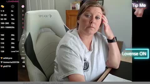 Snapshot of curiouscouple3143 chatting on 02-26-25, 06:43 curious couple online show from 02-26-25, 06:43