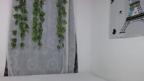 Snapshot of curiuscouplehot chatting on 09-29-25, 10:31 Pablo and emma online show from 09-29-25, 10:31