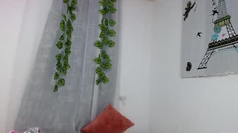 Snapshot of curiuscouplehot chatting on 10-16-25, 10:16 Pablo and emma online show from 10-16-25, 10:16