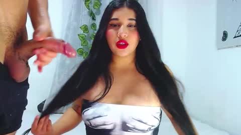 Snapshot of curiuscouplehot chatting on 11-23-25, 10:31 Pablo and emma online show from 11-23-25, 10:31