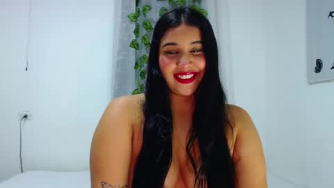 Snapshot of curiuscouplehot chatting on 11-29-25, 10:40 Pablo and emma online show from 11-29-25, 10:40