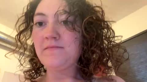 Snapshot of curliegirlee chatting on 06-11-26, 12:43 curliegirlee online show from 06-11-26, 12:43