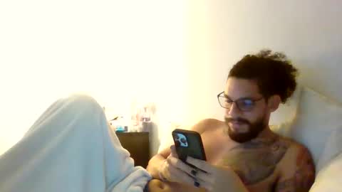 Snapshot of curly_louis chatting on 10-04-25, 11:47 curly_louis online show from 10-04-25, 11:47