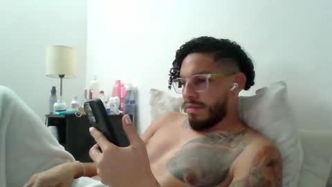 Snapshot of curly_louis chatting on 10-09-25, 02:31 curly_louis online show from 10-09-25, 02:31
