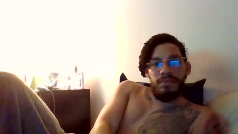 Snapshot of curly_louis chatting on 10-28-25, 02:37 curly_louis online show from 10-28-25, 02:37