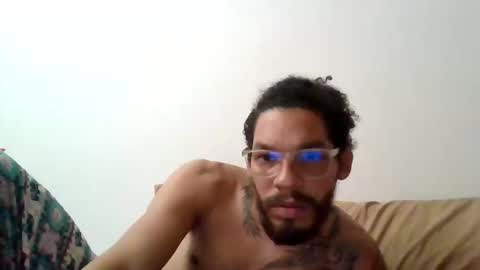 Snapshot of curly_louis chatting on 04-16-26, 02:34 curly_louis online show from 04-16-26, 02:34