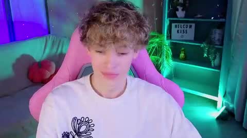 curly_twinkboy online show from 07-23-26, 05:49