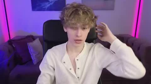curly_twinkboy online show from 07-30-26, 05:39