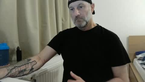 Snapshot of curman85 chatting on 01-06-25, 11:31 Curman85 online show from 01-06-25, 11:31