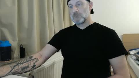 Snapshot of curman85 chatting on 01-11-25, 12:22 Curman85 online show from 01-11-25, 12:22