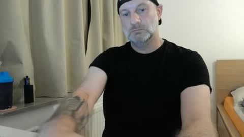 Snapshot of curman85 chatting on 01-25-25, 11:54 Curman85 online show from 01-25-25, 11:54