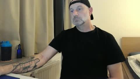 Snapshot of curman85 chatting on 10-05-25, 10:40 Curman85 online show from 10-05-25, 10:40