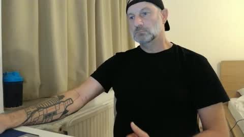 Snapshot of curman85 chatting on 12-20-25, 12:07 Curman85 online show from 12-20-25, 12:07