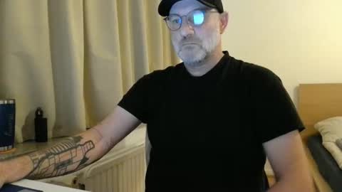 Snapshot of curman85 chatting on 01-11-26, 11:32 Curman85 online show from 01-11-26, 11:32