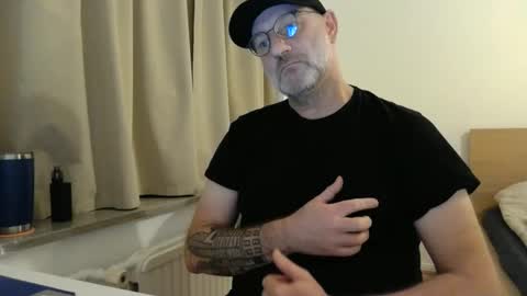 Snapshot of curman85 chatting on 01-12-26, 11:10 Curman85 online show from 01-12-26, 11:10