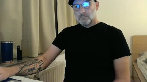 Snapshot of curman85 chatting on 02-08-26, 10:46 Curman85 online show from 02-08-26, 10:46