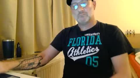 Snapshot of curman85 chatting on 02-13-26, 01:01 Curman85 online show from 02-13-26, 01:01