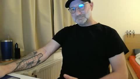 Snapshot of curman85 chatting on 02-18-26, 11:22 Curman85 online show from 02-18-26, 11:22