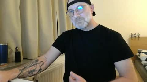 Snapshot of curman85 chatting on 03-11-26, 11:44 Curman85 online show from 03-11-26, 11:44