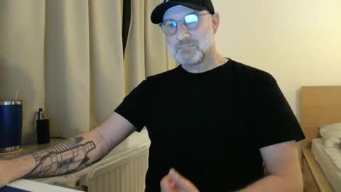 Snapshot of curman85 chatting on 03-17-26, 11:19 Curman85 online show from 03-17-26, 11:19