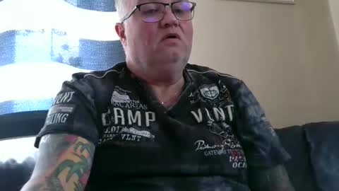 Snapshot of curtus14 chatting on 11-22-25, 09:52 curtus14 online show from 11-22-25, 09:52