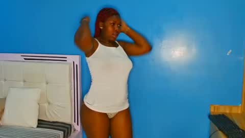 Snapshot of curvey_queen chatting on 02-12-26, 09:10 Lolah online show from 02-12-26, 09:10