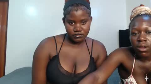 Snapshot of curvy_queen2 chatting on 03-27-26, 10:48 queen online show from 03-27-26, 10:48