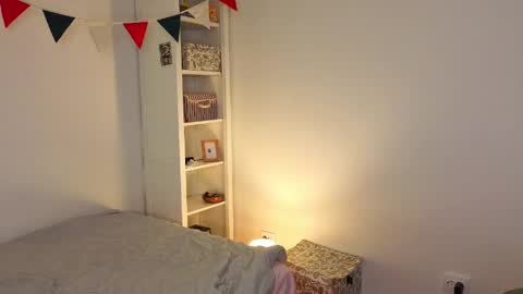 Snapshot of curvyandsoft chatting on 03-22-26, 06:00 Alice online show from 03-22-26, 06:00