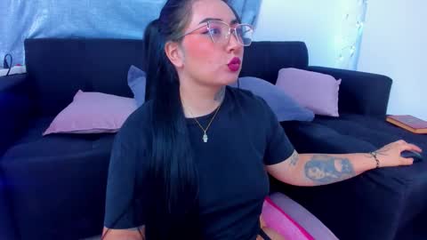 Snapshot of curvybaddie chatting on 11-06-25, 02:45 A online show from 11-06-25, 02:45