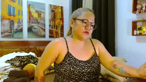 Snapshot of curvycherry4u chatting on 01-12-25, 07:32 C H E R R Y online show from 01-12-25, 07:32