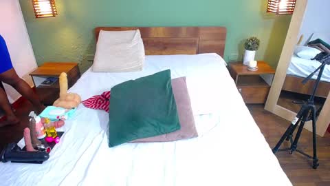 Danna online show from 12-21-24, 07:27