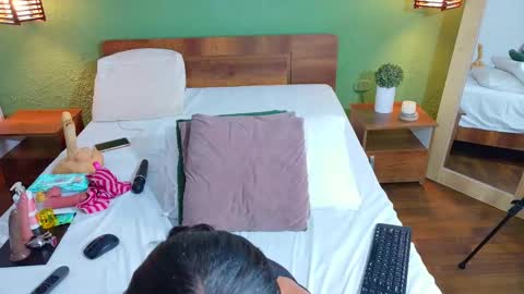 Danna online show from 09-18-25, 08:33