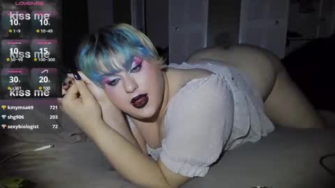 Snapshot of curvygothfemboy chatting on 01-31-25, 05:30 Curvygothfemboy online show from 01-31-25, 05:30