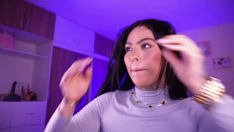 Snapshot of curvyliciouss chatting on 12-20-24, 10:43 Samantha online show from 12-20-24, 10:43
