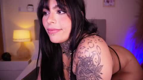 Snapshot of curvyliciouss chatting on 02-19-25, 06:54 Samantha online show from 02-19-25, 06:54