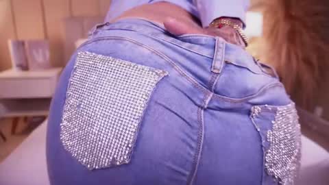 Snapshot of curvyliciouss chatting on 05-19-26, 05:41 Samantha online show from 05-19-26, 05:41