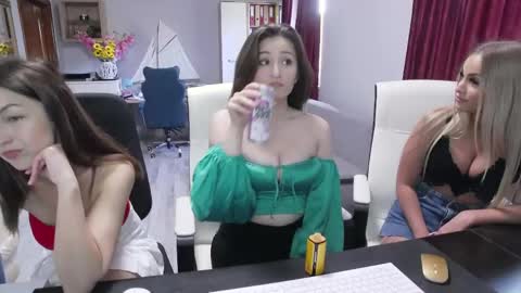 Snapshot of cute00kiara chatting on 05-21-26, 06:53 and follow twittercute00kiara2 online show from 05-21-26, 06:53