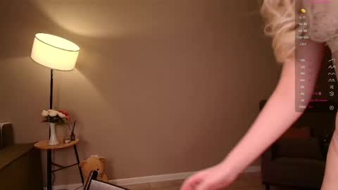 Kira  online show from 04-19-26, 09:52