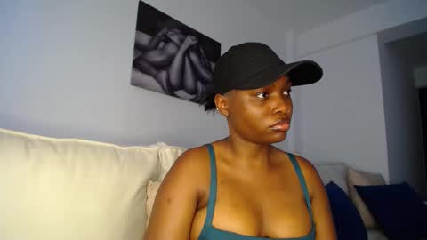 Snapshot of cute_ass18 chatting on 01-09-25, 08:03 Liya online show from 01-09-25, 08:03