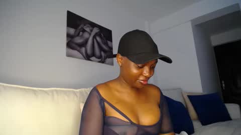 Snapshot of cute_ass18 chatting on 01-10-25, 06:20 Liya online show from 01-10-25, 06:20