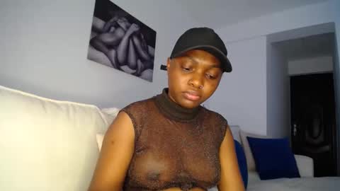 Snapshot of cute_ass18 chatting on 01-10-25, 11:22 Liya online show from 01-10-25, 11:22