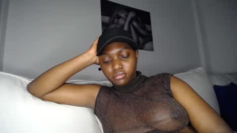 Snapshot of cute_ass18 chatting on 01-10-25, 05:34 Liya online show from 01-10-25, 05:34