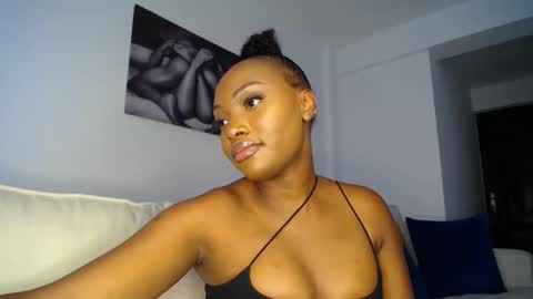Snapshot of cute_ass18 chatting on 01-14-25, 10:27 Liya online show from 01-14-25, 10:27