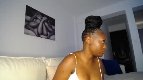 Snapshot of cute_ass18 chatting on 01-19-25, 06:20 Liya online show from 01-19-25, 06:20