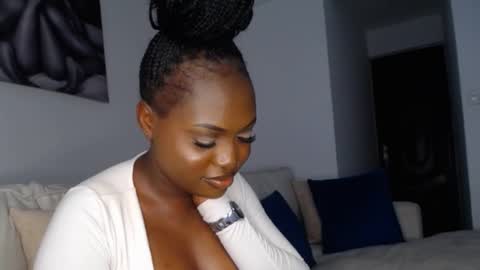 Snapshot of cute_ass18 chatting on 01-26-25, 06:28 Liya online show from 01-26-25, 06:28