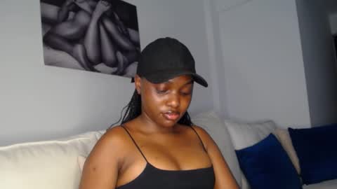 Snapshot of cute_ass18 chatting on 01-29-25, 05:09 Liya online show from 01-29-25, 05:09