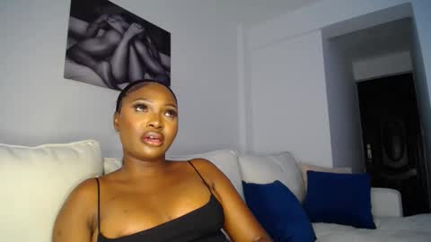 Snapshot of cute_ass18 chatting on 02-06-25, 10:59 Liya online show from 02-06-25, 10:59