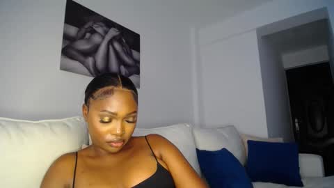 Snapshot of cute_ass18 chatting on 02-06-25, 02:04 Liya online show from 02-06-25, 02:04
