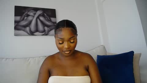 Snapshot of cute_ass18 chatting on 02-08-25, 12:50 Liya online show from 02-08-25, 12:50