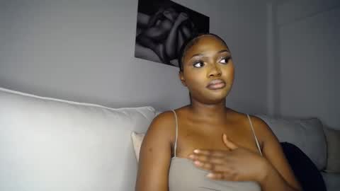 Snapshot of cute_ass18 chatting on 02-11-25, 02:03 Liya online show from 02-11-25, 02:03